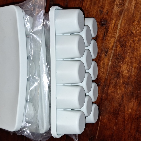 🧊 Silicone ice cube tray. Set of 2. Hexagon large cubes. With lid. Light green. - Picture 3 of 6